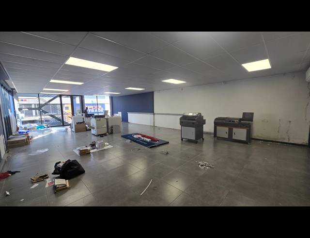 320M² BUILDING TO LET IN BALLITO DISTRICT